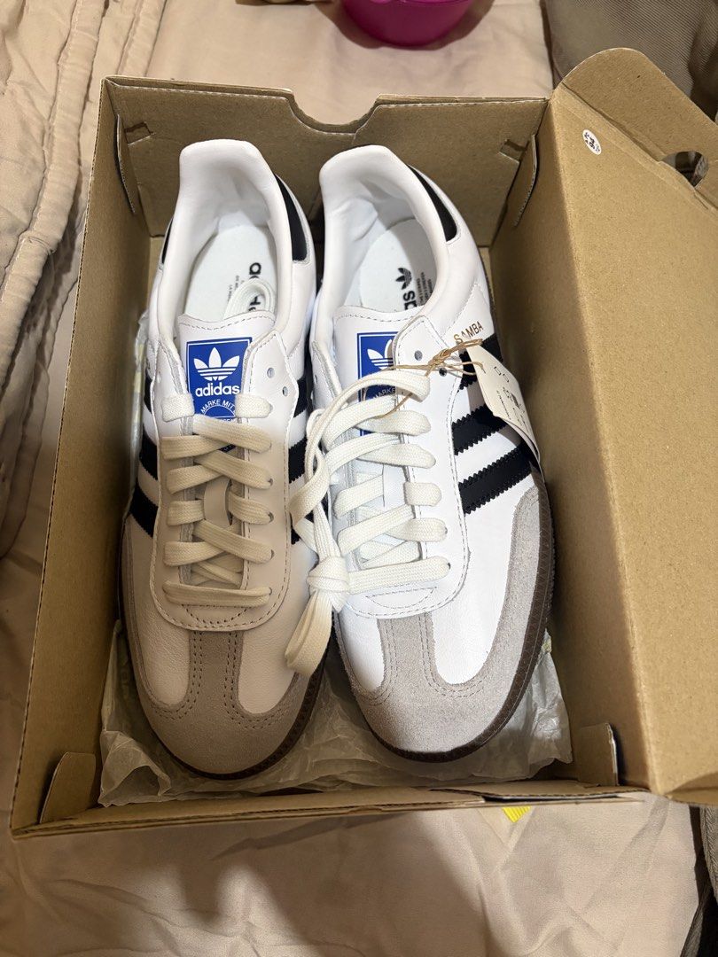 Adidas Samba OG white (Kategori: Sepatu Wanita) berada di Jakarta Timur. Dikirim oleh rianhsbr05 (ID iklan 1449099840, Gambar 1). Deskripsi: Dijual sepatu Adidas Samba OG original, edisi salah size , barang masih baru belom pernah dipakai, tag semua msh lengkap, size 38 2/3,dijual aja daripada ga kepakai, Harga : 1,5jt nego tipis (harga retail nya 2jt) .