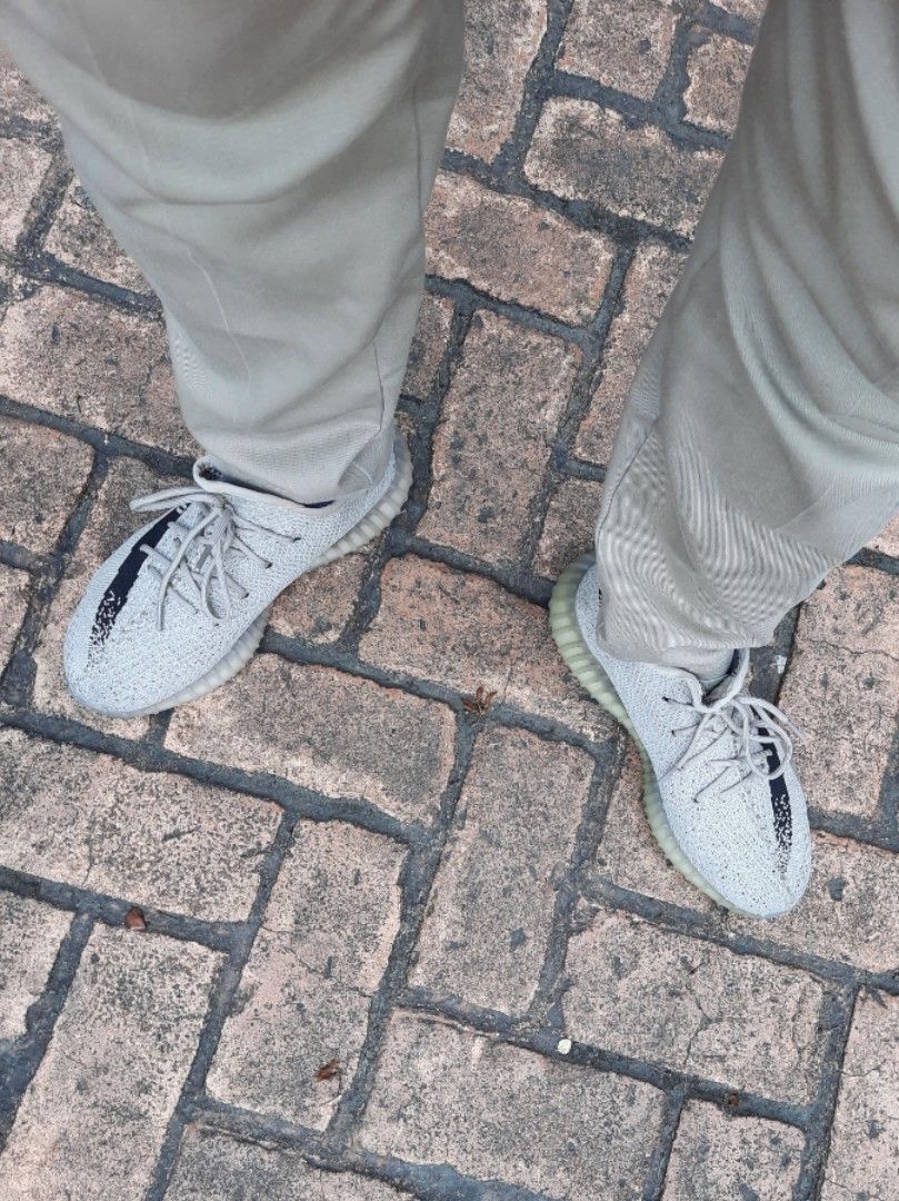 Adidas Yeezy Boost 350 V2 (Category: Sneakers) located in Las Pinas. Submitted by lbays_mint (Listing ID 1424569009, Image 1). Description: - Adidas Yeezy Boost 350 V2 - Neutral colorway/ Beige - Signature side stripe with "SPLY-350" text - Translucent sole - Laced - used once 9/10 condition👍 since it's pointed need larger one photo of inside label to follow..