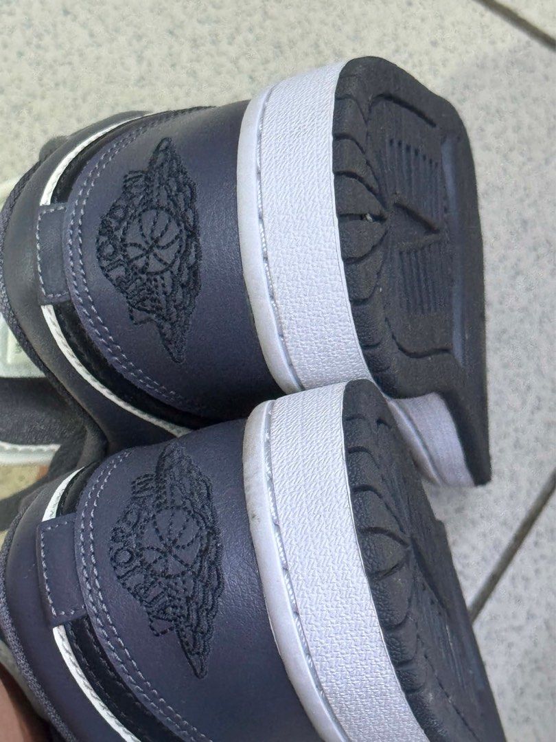 Air Jordan 1 Low Dark Grey White (Category: Sneakers) located in Caloocan City. Submitted by rhegmayo0124 (Listing ID 1448917199, Image 2). Description: - Authentic Air Jordan 1 Low sneakers - Classic dark grey and white colorway - Iconic Jumpman logo on tongue and insole - Embossed Wings logo on the heel - Versatile for casual wear or basketball.
