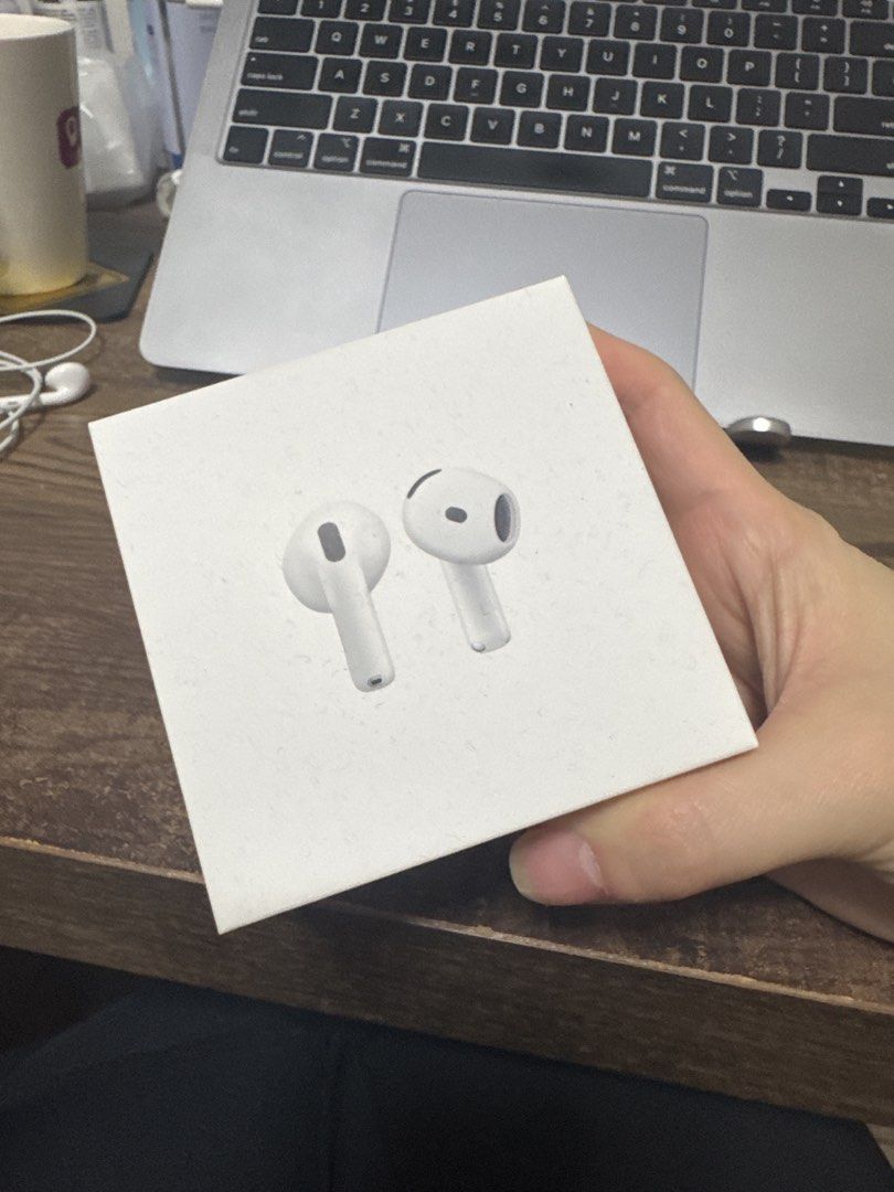 Apple AirPods 4