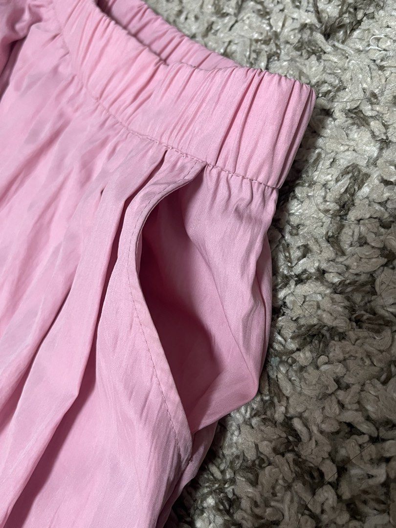 APT.9 Pink Wide Leg Pants Size L (Category: Other Bottoms) located in Pasay City. Submitted by losient (Listing ID 1449072241, Image 3). Description: - Brand: APT. 9 - Style: Wide Leg Pants - Color: Pink - Size: L - Features: Elastic waistband, Pockets - Material: Polyester and Rayon blend - Feel: Comfortable and flowy - Occasion: Great for casual wear -Has a pocket.