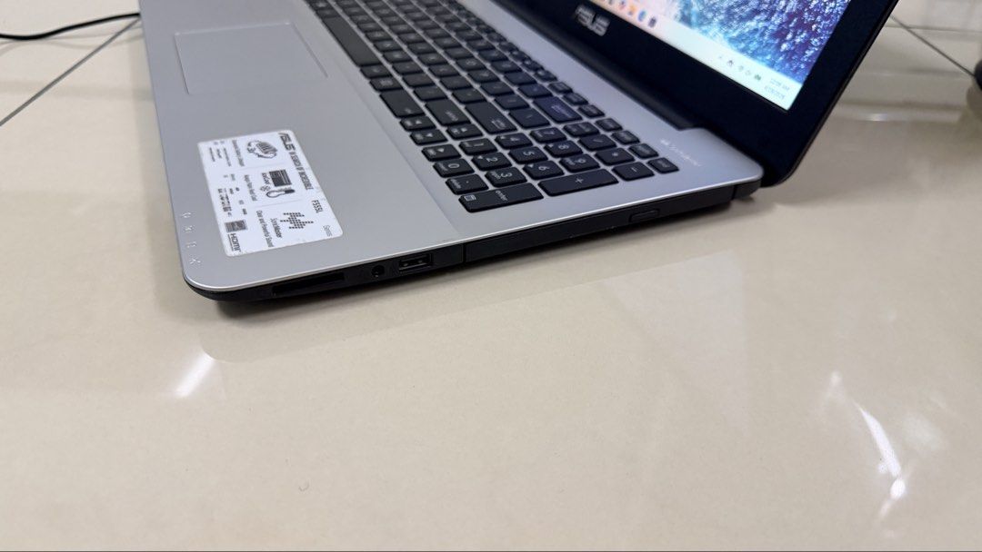 ASUS Laptop with Intel Core i3506719306872279043