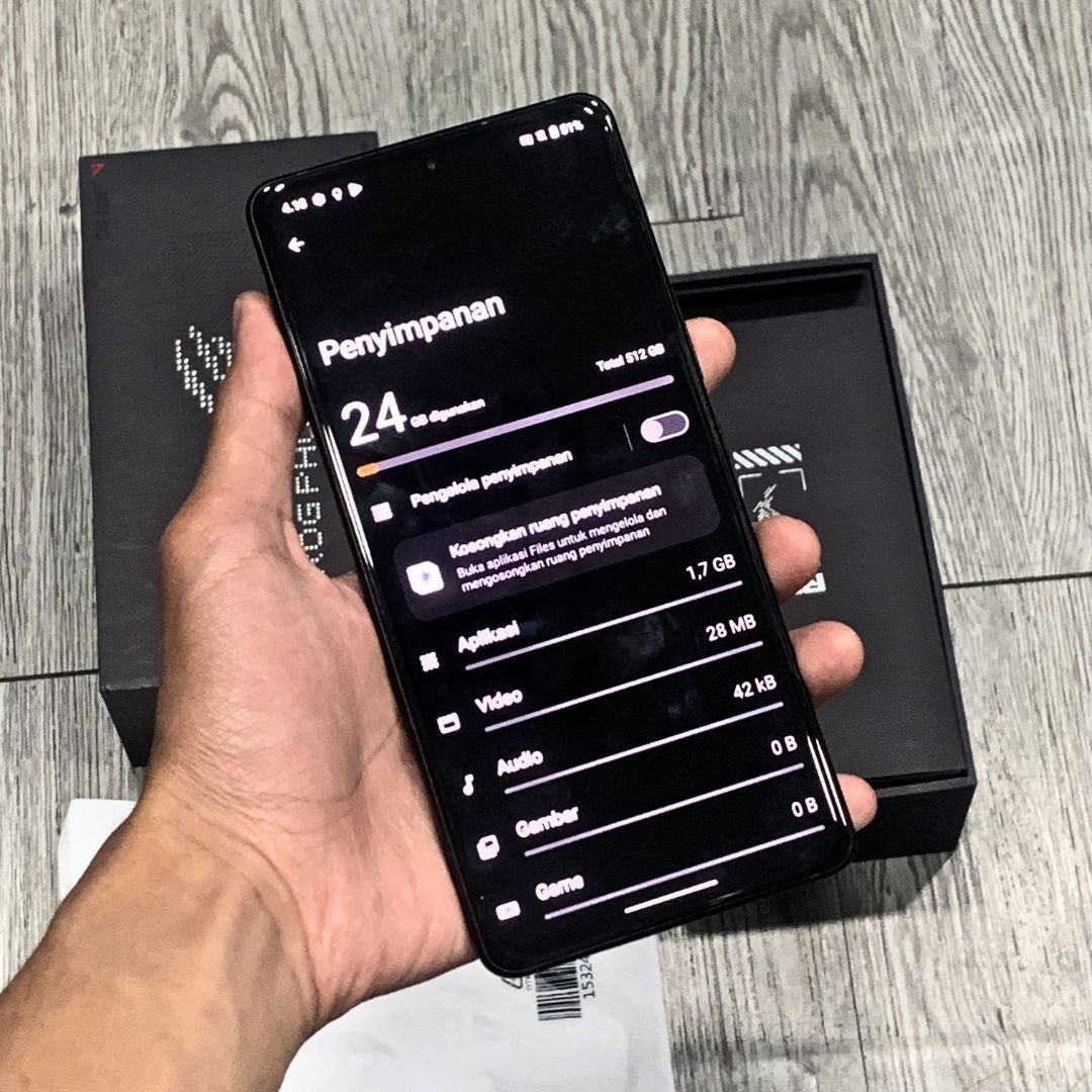 ASUS ROG PHONE 9 FE 12GB/512GB GARANSI ON (Kategori: Ponsel Android - Lainnya) berada di Jakarta Selatan. Dikirim oleh afrizal106 (ID iklan 1449002883, Gambar 3). Deskripsi: ASUS ROG PHONE 9 FE Ram & Internal : 12GB & 512GB BLACK - Kondisi Fisik Mulus LIKENEW Kelengkapan Full Set Original ( CHARGER FAST CHARGING XIAOMI ) Garansi ON Sampai November 2026 Garansi Toko Selama 7 Hari • CASING BAWAAN MASIH ADA • Harga Rp.10.800.000 • Foto Selengkapnya 