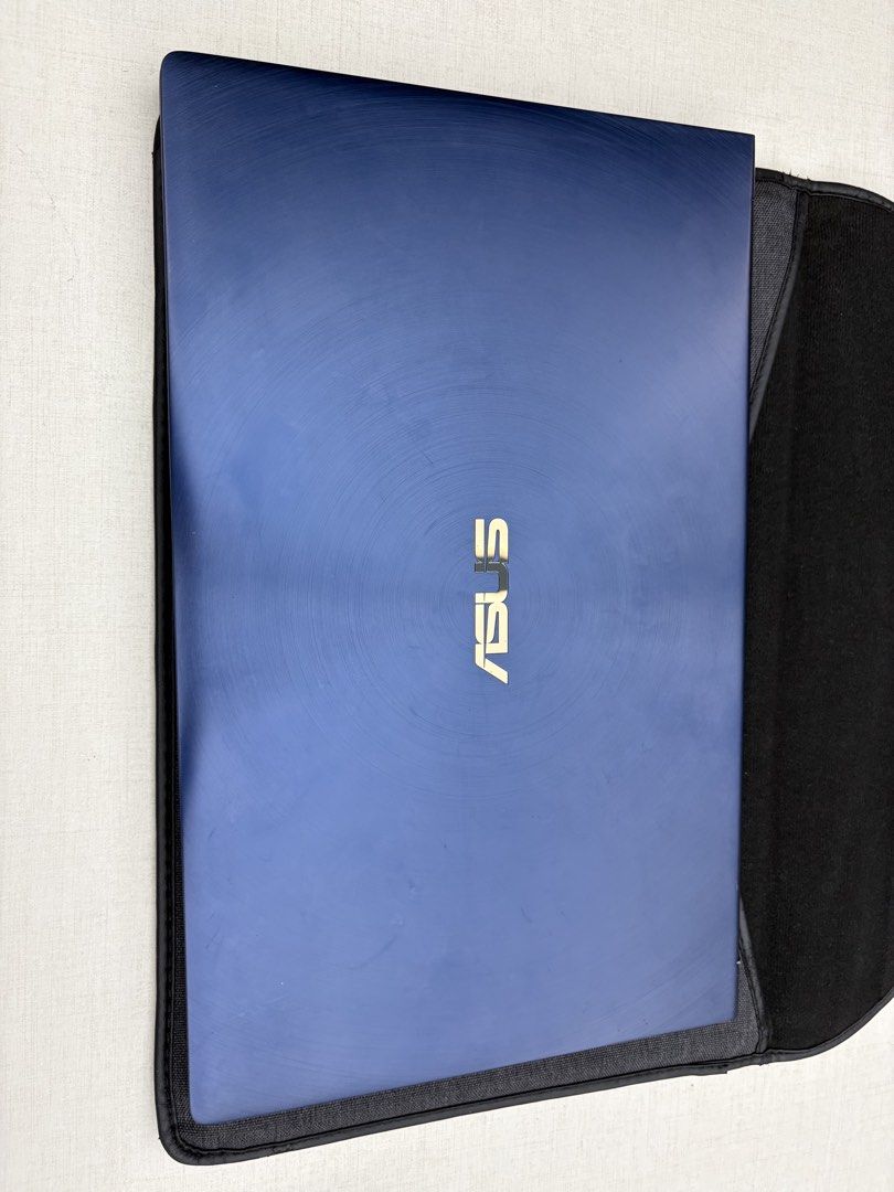 ASUS ZenBook 14 Laptop with Intel UHD Graphics