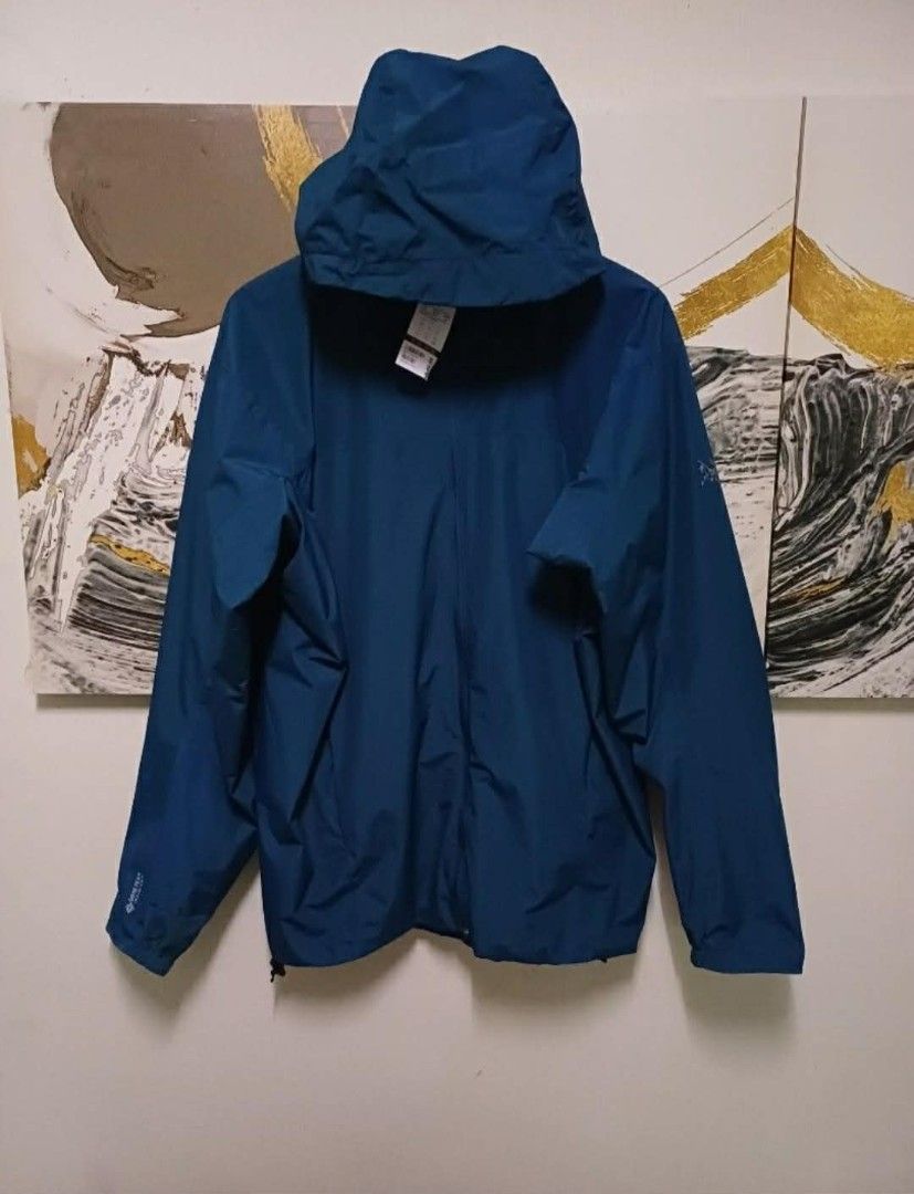 AUTHENTIC ARCTERYX SOLANO JACKET, Last Sold Price Php 24,000 (Category: Coats, Jackets and Outerwear) located in Manila. Submitted by tokyo.americana (Listing ID 1449019144, Image 2). Description: Actual size using inches Armpit to Armpit/25 Lenght/29.5 fittings is Large Can fit up to XL Excellent Condition, Issue:0 Message if you have any other question about sizing. We do shipping nation wide I'm also open for video call so that you can see the