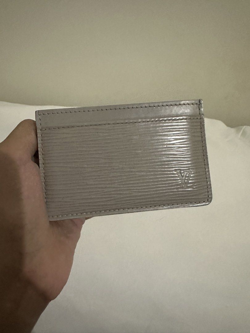 Authentic lv epi wallet (Category: Luxury Bags & Wallets) located in Manila. Submitted by lily_2567 (Listing ID 1448897289, Image 1). Description: Autentic LV Epi wallet Like new No issues 100% original Money back.