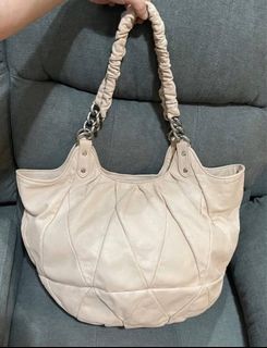 (Category: ) located in . Submitted by luxxechic (Listing ID 1448924913, Image 1). Description: .