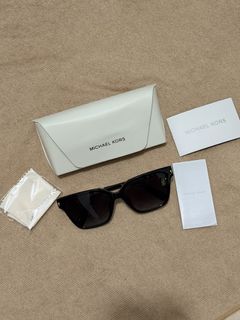 (Category: ) located in . Submitted by romarkablefinds (Listing ID 1449095104, Image 1). Description: .
