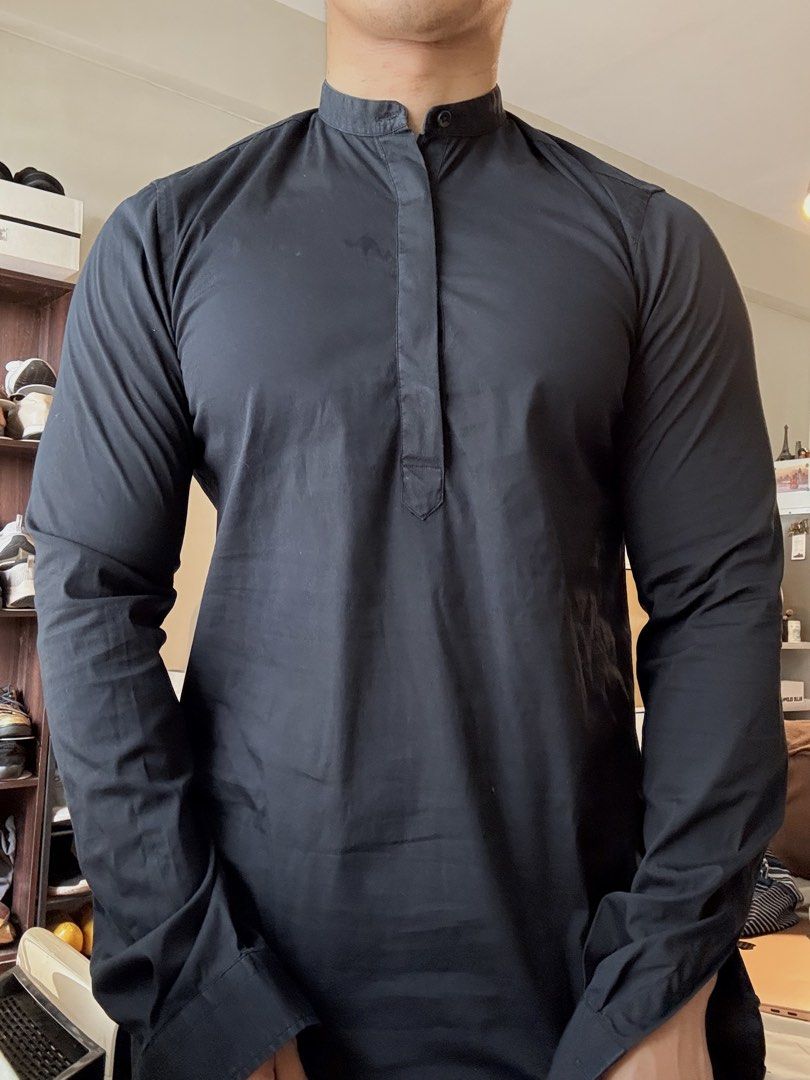 Authentic Zara Mandarin-collar Half-Placket Popover Shirt (Category: Formal Shirts) located in Mandaluyong City. Submitted by material_boi (Listing ID 1445395959, Image 2). Description: Store bought for I think ₱2,500? Made in Morocco. Black pa yan. Rarely used kasi masikip pala sakin. Size S na sl fit: dimes are approx 18 inches wide and 28 inches long. Parang kaftan yung atake nya kasi halfway lang yung buttons and may slit sa gilid. Hindi po s