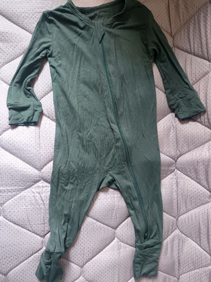 Baby Sleepers/Onesies Bundle - Various Colors & Styles (Category: Babies & Kids Fashion) located in Manila. Submitted by ellebe_22 (Listing ID 1448960134, Image 3). Description: - Bundle of baby sleepers and onesies - Includes long-sleeve and short-sleeve options - Features both zipper and button closures - Available in footed and non-footed styles - Made with soft fabric for baby's comfort - Ideal for everyday wear and sleep.