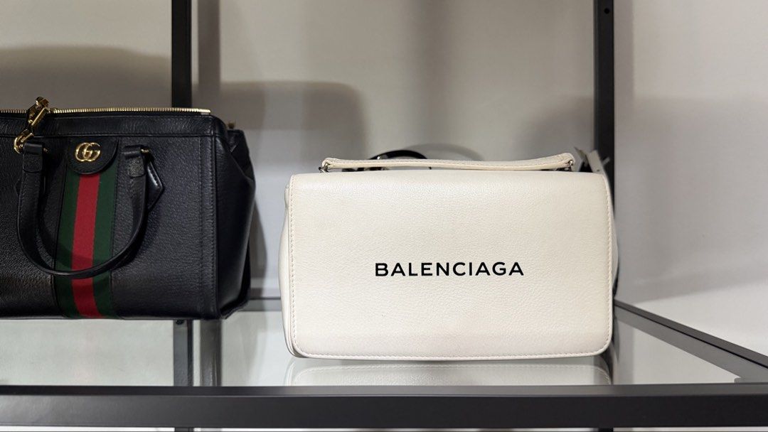 Balenciaga camera bag SHW long chain (guaranteed authentic) (Category: Luxury Bags & Wallets) located in Manila. Submitted by anne_r23 (Listing ID 1449093173, Image 1). Description: Comes with dustbag and Long Chain with some signs of usage, 8.5/10 condition well-love camera bag, with card slots inside .