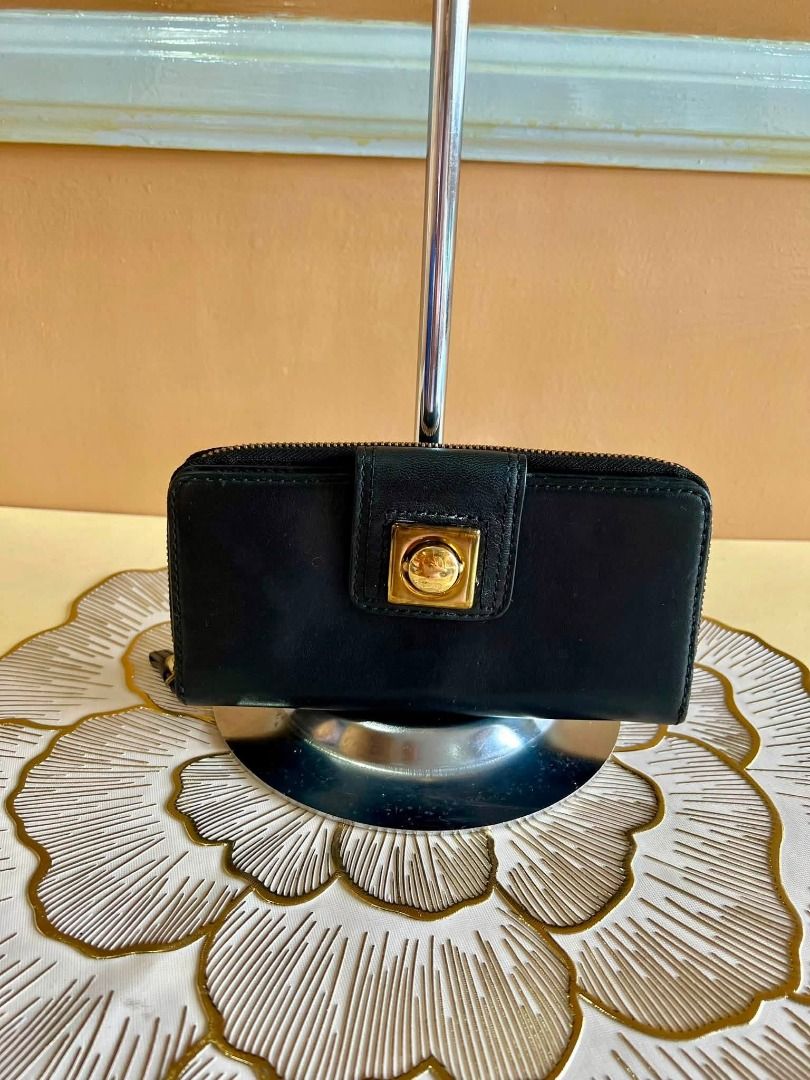Banana Republic Brand Wallet (Category: Wallets & Card holders) located in Quezon City. Submitted by bellafashion08 (Listing ID 1449049247, Image 1). Description: * From U.S * Nice in actual .