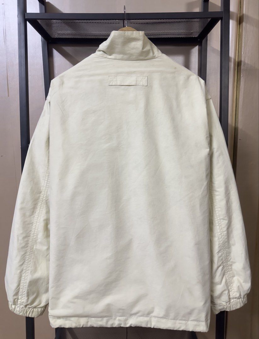 Bean Pole Jacket (Category: Hiking & Camping) located in Bandar Pusat Jengka. Submitted by lzbundlestore (Listing ID 1449033482, Image 2). Description: Pit 25.5 Labuh 28.5 Size xL Condition 9/10 Postage Seluruh Malaysia🚛🚛.