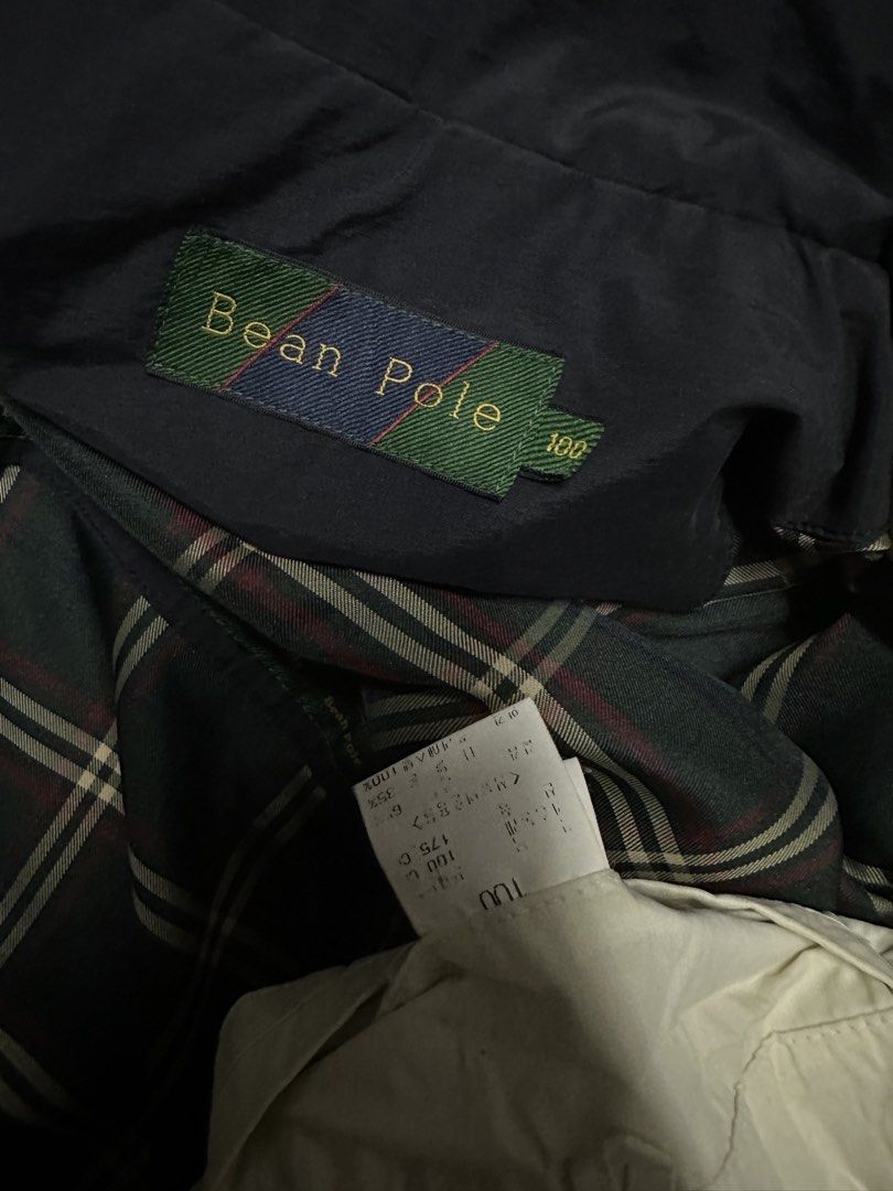 Bean Pole Jacket (Category: Hiking & Camping) located in Bandar Pusat Jengka. Submitted by lzbundlestore (Listing ID 1449033482, Image 3). Description: Pit 25.5 Labuh 28.5 Size xL Condition 9/10 Postage Seluruh Malaysia🚛🚛.