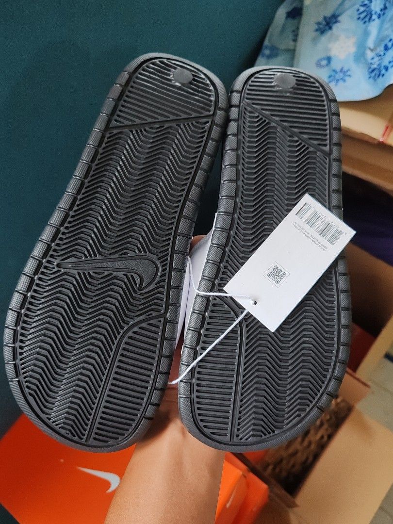 Benassi Slide (Category: Slippers & Slides) located in Naic. Submitted by jcl.kicks (Listing ID 1449075478, Image 3). Description: Size 9 mens (5).