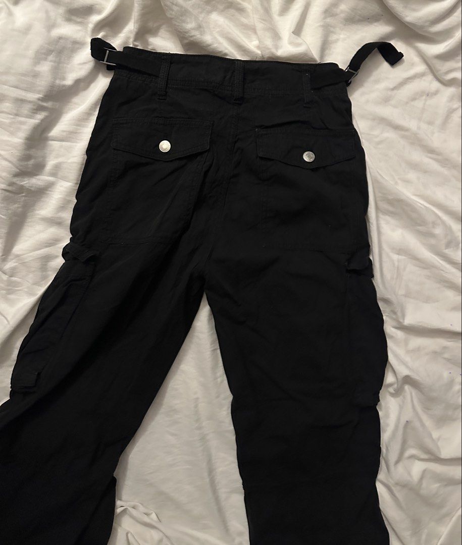 Bershka Black Cargo Straight Leg Pants (Category: Jeans) located in Manila. Submitted by jarmsj (Listing ID 1449097944, Image 3). Description: Length: 41 inches -Brand: Bershka - Color: Black - Fit: Straight leg - Features: Multiple side cargo pockets, adjustable waist straps, front zipper and button closure - Style: Ideal for everyday wear, offering comfort and style.