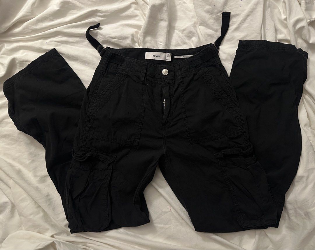 Bershka Black Cargo Straight Leg Pants (Category: Jeans) located in Manila. Submitted by jarmsj (Listing ID 1449097944, Image 2). Description: Length: 41 inches -Brand: Bershka - Color: Black - Fit: Straight leg - Features: Multiple side cargo pockets, adjustable waist straps, front zipper and button closure - Style: Ideal for everyday wear, offering comfort and style.