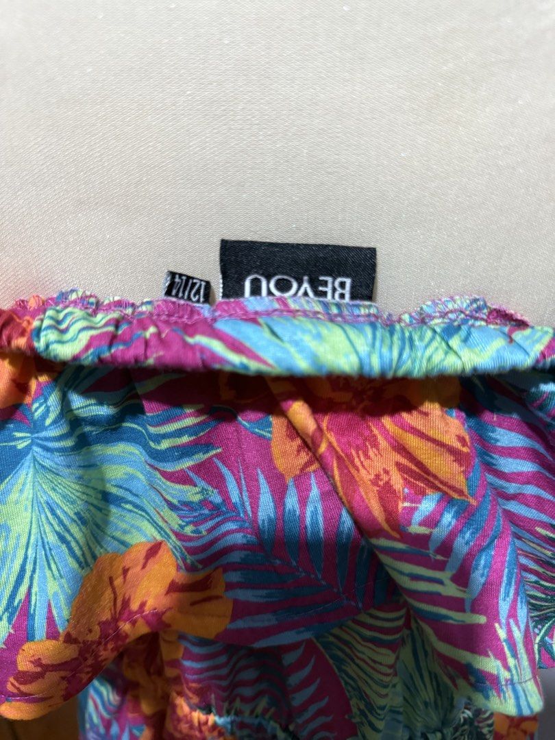 Beyou Tropical Floral Off-Shoulder Romper (Category: Rompers) located in Malabon City. Submitted by annshopable_ (Listing ID 1448962644, Image 2). Description: - Cute Beyou romper with a vibrant tropical floral print. - Stylish off-shoulder design with delicate spaghetti straps. - Comfortable elasticated waist for a perfect fit. - Ideal for beach days, casual outings, or adding a pop of color to your wardrobe. Med large.