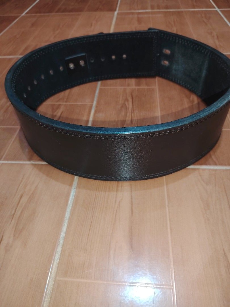 Black Leather Weightlifting Belt (Category: Toning & Stretching Accessories) located in Pasig City. Submitted by gelloyd (Listing ID 1448979568, Image 2). Description: JDOUTDOORS.ph Lever Powerlifting Belt – ₱1,300 ✅ Original JDOUTDOORS.ph lever belt ✅ Heavy-duty leather construction ✅ Lever buckle for quick tightening and removal ✅ Great for squats, deadlifts, and heavy compound lifts ✅ Good condition, well-maintained, no major issues ✅ RFS: No 