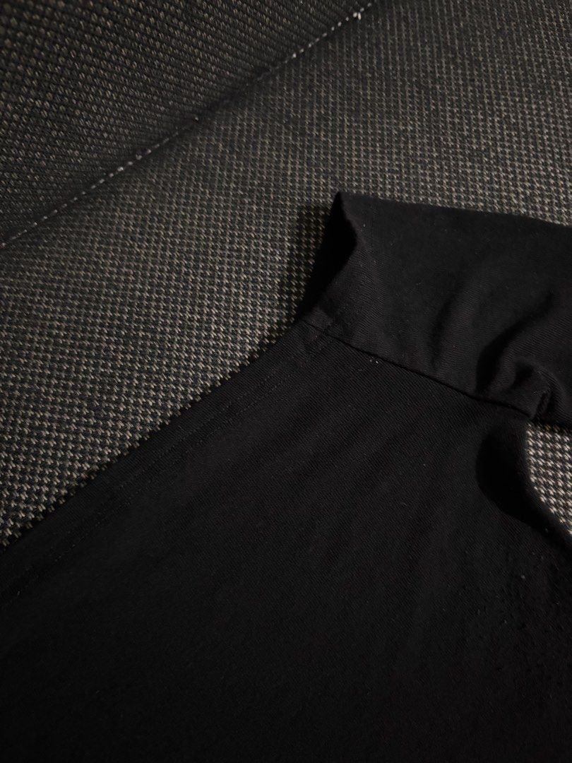 Black Long Sleeve Cut-out Crop Top (Category: Others Tops) located in Makati City. Submitted by authenticats (Listing ID 1449026082, Image 3). Description: - comfortable - stretchable sizes xs-s - Black long sleeve crop top - Features a unique cut-out design - Stretchy and comfortable fabric - Versatile for layering or wearing on its own - Looks great with high-waisted bottoms - Simple and chic style.