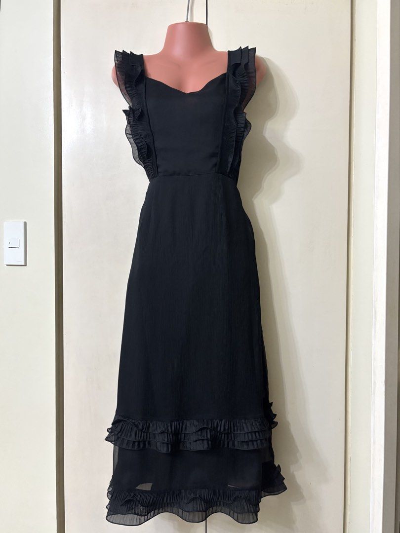 Black Midi Dress with Ruffle Details (Category: Dresses) located in Taguig. Submitted by wena11 (Listing ID 1449007991, Image 3). Description: Black Midi Dress Pleated Ruffle Trim Back zipper - Elegant black midi dress - Features delicate ruffled straps - Tiered ruffles at the hem for added flair - Flattering V-neckline - Convenient back zipper closure - Ideal for evening events or special occasions - Combines comfort and style Size: Small Length