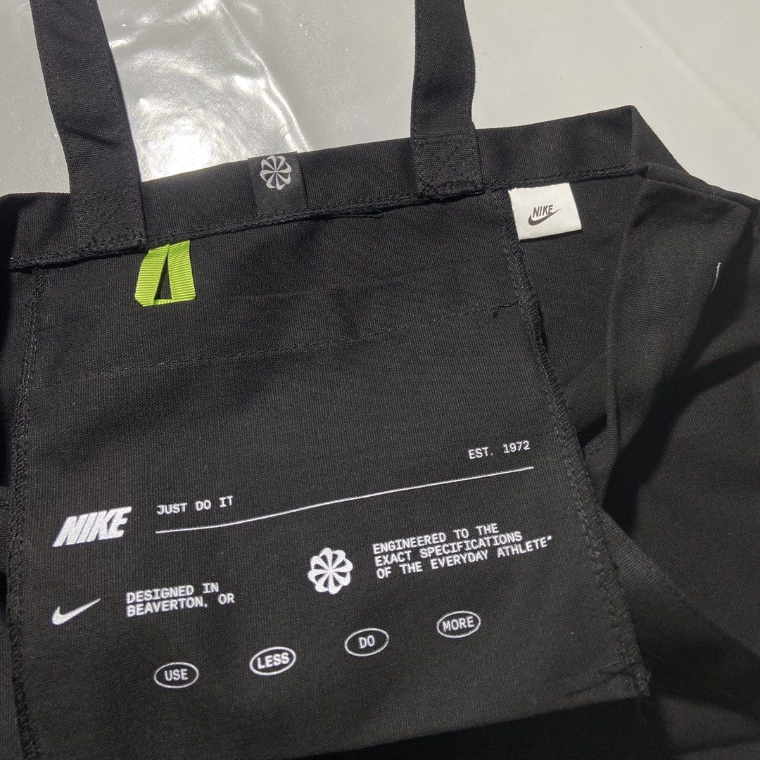black Nike Heritage 2.0 Tote Bag (Category: Sling Bags) located in Manila. Submitted by tepthirft (Listing ID 1449068355, Image 2). Description: black Nike Heritage 2.0 Tote Bag excellent condition no issue.
