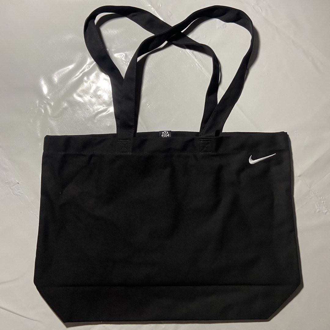black Nike Heritage 2.0 Tote Bag (Category: Sling Bags) located in Manila. Submitted by tepthirft (Listing ID 1449068355, Image 1). Description: black Nike Heritage 2.0 Tote Bag excellent condition no issue.