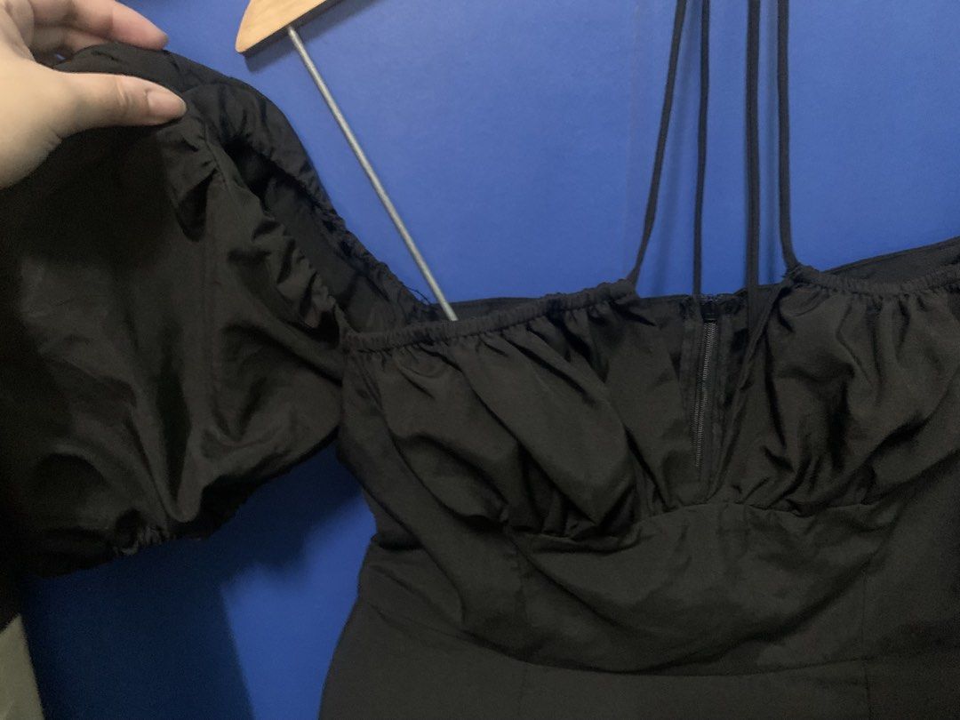 Black off shoulder dress with slit (Category: Dresses) located in Malabon City. Submitted by vewonica (Listing ID 1448973792, Image 3). Description: .