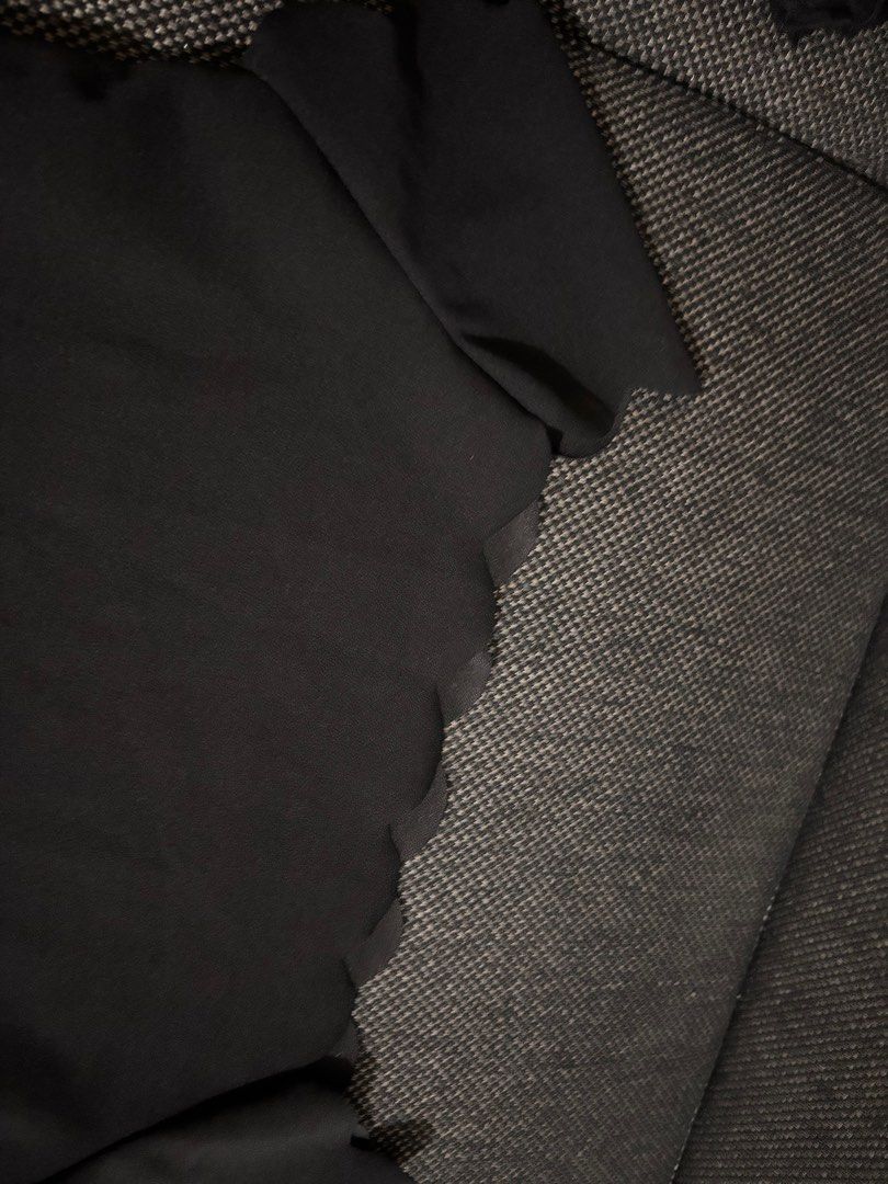Black Off-Shoulder Scalloped Crop Trim Top (Category: Others Tops) located in Makati City. Submitted by authenticats (Listing ID 1449019402, Image 3). Description: - Stylish black off-shoulder top - Features a cute scalloped trim on neckline and sleeves - Adjustable thin straps for a perfect fit - Effortlessly pairs with jeans or skirts - Ideal for dressing up or down - Good for partying top.