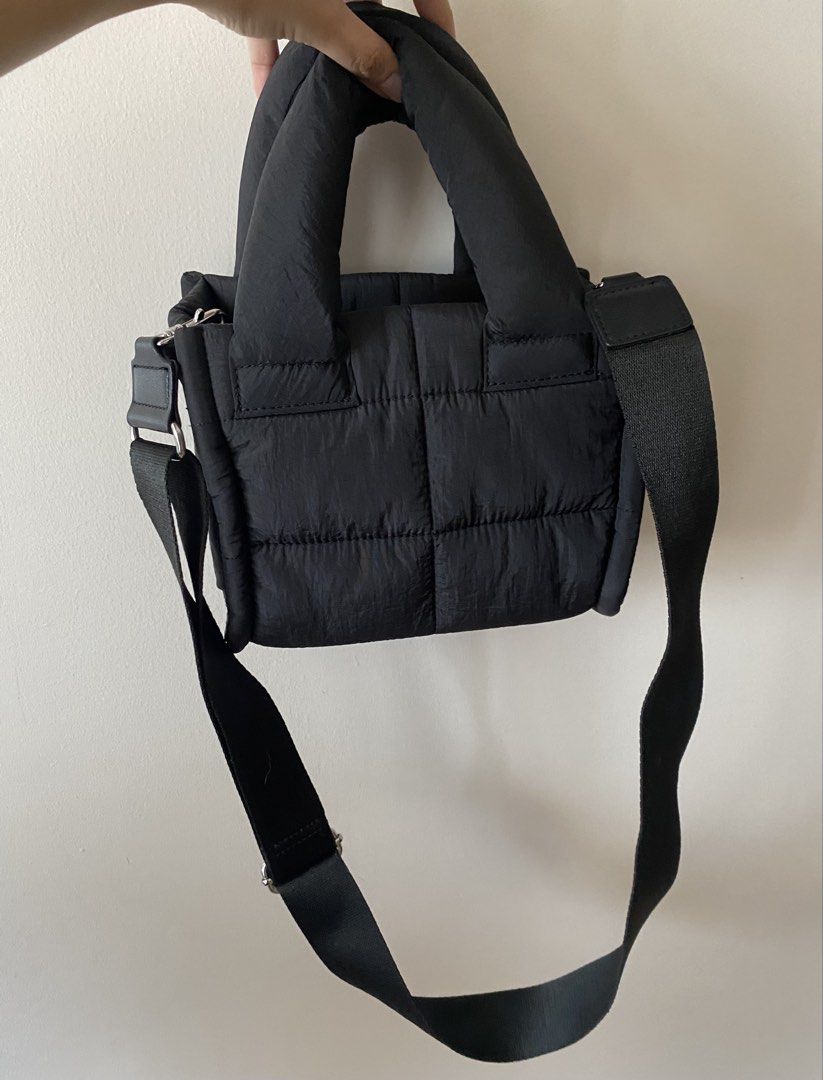 GU Black Puffer Tote Bag with Shoulder Strap (Category: Tote Bags) located in Mandaluyong City. Submitted by mac189 (Listing ID 1448970452, Image 2). Description: - Cute black puffer tote bag - Features top handles - Includes a detachable shoulder strap - Magnetic snap closure for secure access - Ample space for all your essentials - Ideal for everyday use - Easy and comfortable to carry.
