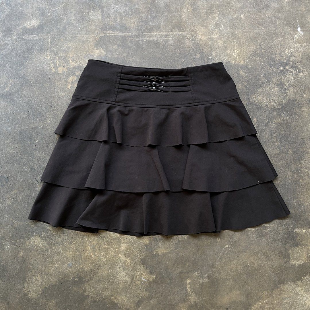 Black Tiered Skirt (Kategori: Gaun & Rok) berada di Jambi. Dikirim oleh kalcergirl (ID iklan 1449051901, Gambar 1). Deskripsi: *Black Tiered Skirt Size Comfy fabric 9.5/10 Condition — Measurement : Waist 68-86cm Length 43cm — Note : - Barangnya cuma ada satu - Pengiriman dari Kota Jambi - Namanya belanja online pasti berkaitan dengan ongkos kirim - Lebih baik nyesel beli daripada nyesel gabeli.