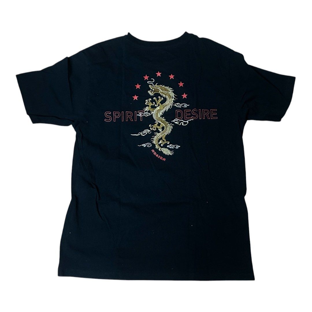 Black T-shirt with Dragon Graphic (Category: Tshirts & Polo Shirts ) located in Paranaque City. Submitted by jascabaron (Listing ID 1449015204, Image 2). Description: 🌱MINE: PHP 399 + SF (Price is negotiable) Size: 48 on the tag (can fit S) Width: 19 Length: 28 Good Condition 9/10 Used once only No issue * All items are thrifted so please manage your expectation. * Check and zoom pics for the details and condition of the item * Color may vary du