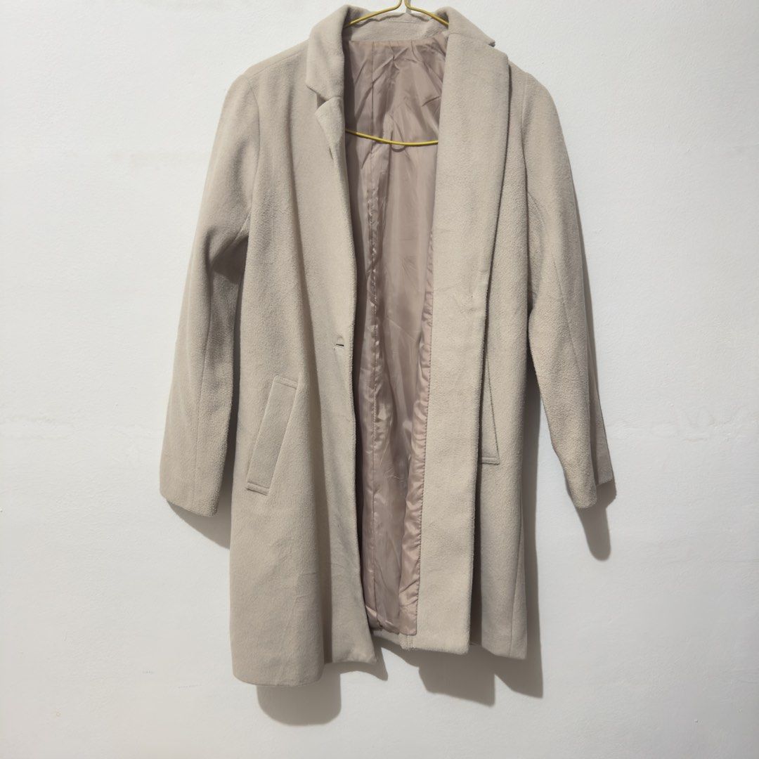Blazer Wanita Korean Look (Kategori: Atasan) berada di Banyumas. Dikirim oleh hernisa_17 (ID iklan 1448910674, Gambar 1). Deskripsi: .
