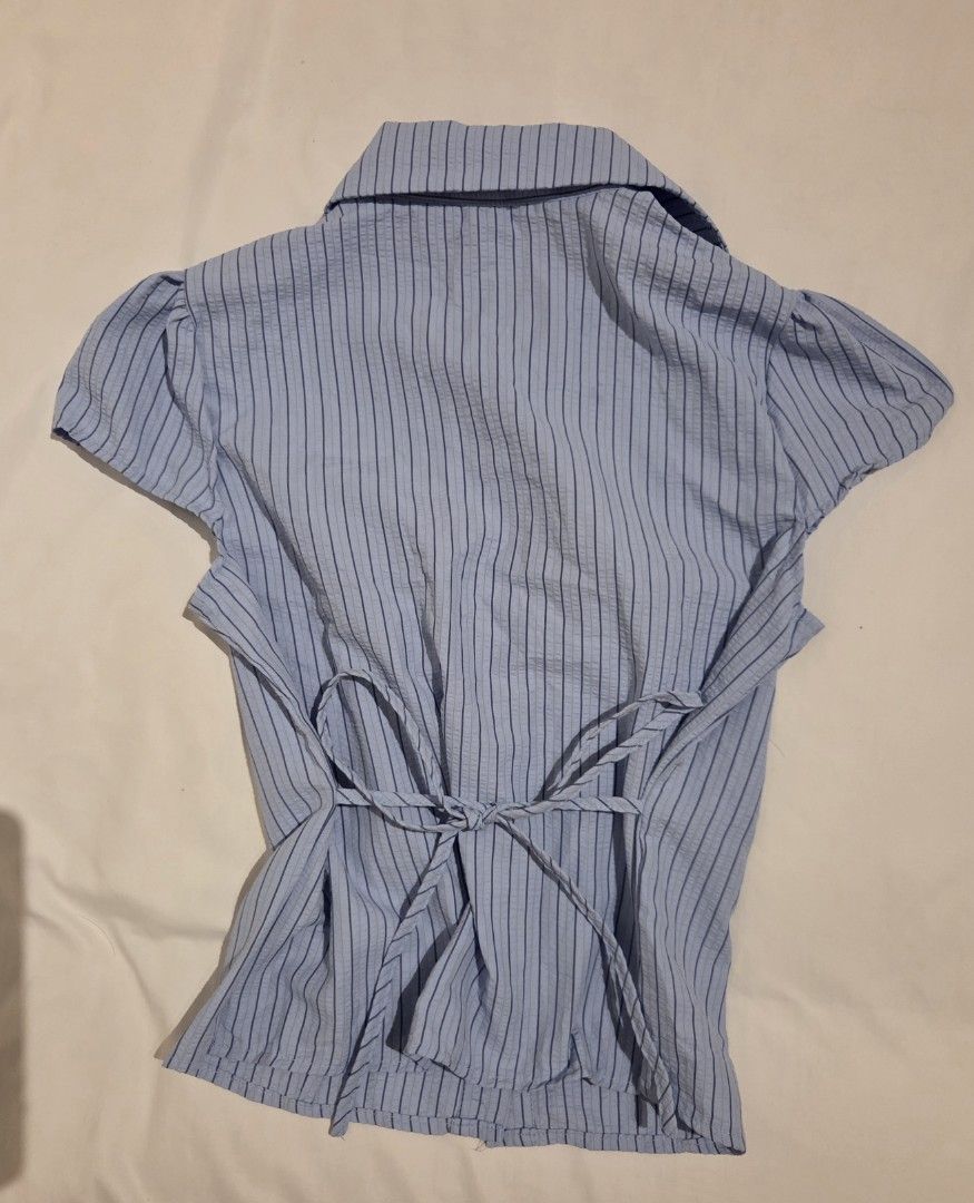 Blue blouse S-M (Category: Blouses) located in Makati City. Submitted by mandy.stuff (Listing ID 1449036593, Image 2). Description: Small to medium blouse Length: 54 cm / 21 in.