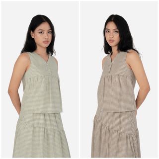 (Category: ) located in . Submitted by burstingxwardrobe (Listing ID 1449066692, Image 1). Description: .