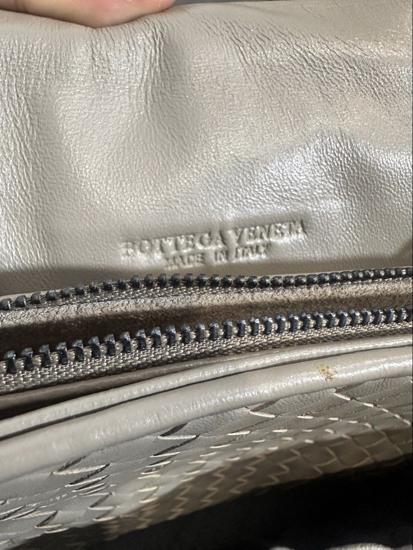 Bottega veneta sling bag (Category: Luxury Bags & Wallets) located in Baguio. Submitted by saleztalk2600 (Listing ID 1449053664, Image 2). Description: Bottega venete sling bag No flaws Very good condition Missing caretag 8000 negotiable .