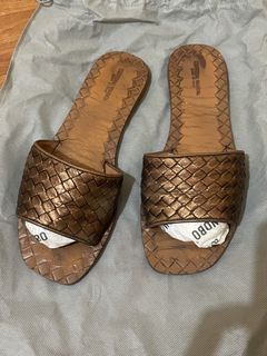 (Category: ) located in . Submitted by HelloAnn_Closet (Listing ID 1449088588, Image 1). Description: .