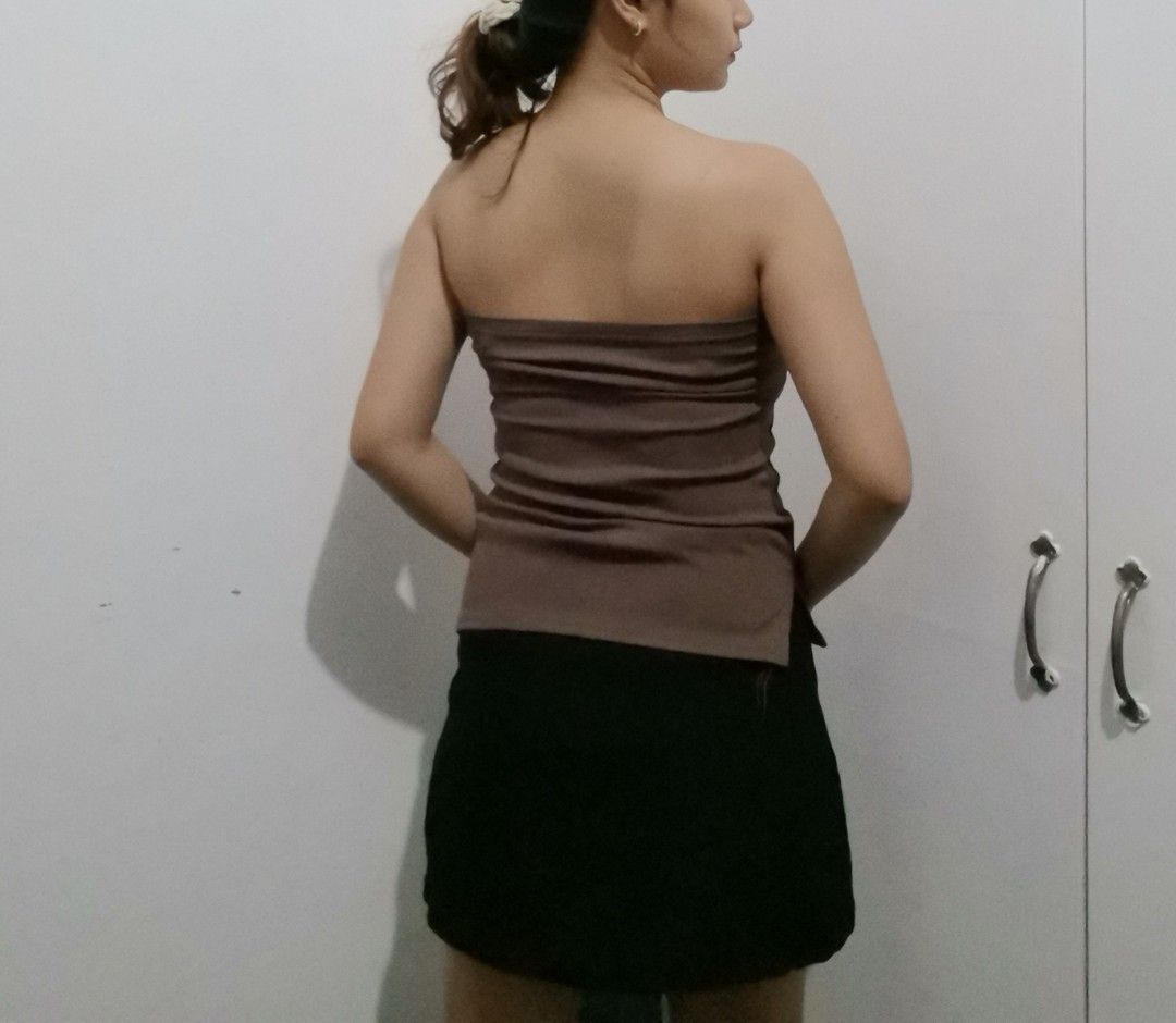 Brown Ribbed Tube Top with Side Slits (Category: Others Tops) located in Manila. Submitted by fiopicks (Listing ID 1449043018, Image 3). Description: - Chic brown ribbed tube top - Features a stylish folded detail at the top - Side slits add a touch of flair - Made with stretchy material for a comfortable fit For reference: Height - 5'2 (158.5cm) Bust- 31in Waist- 28in.