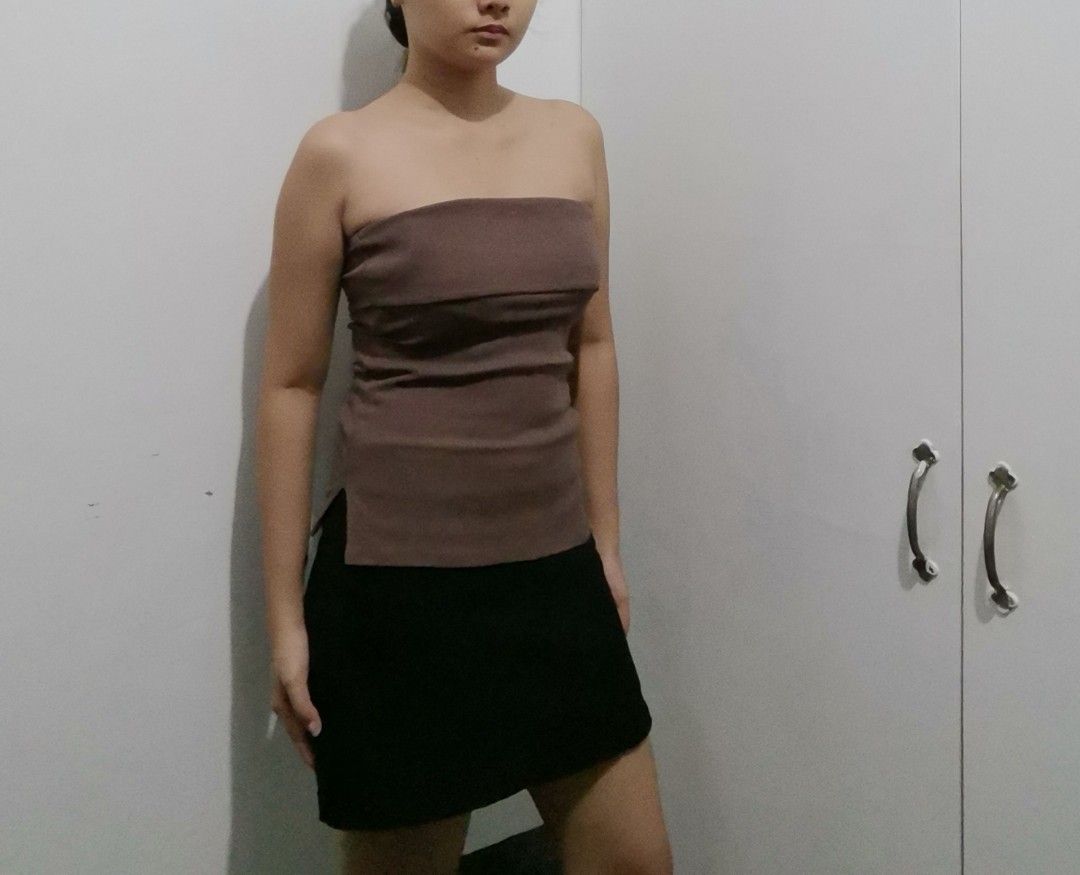 Brown Ribbed Tube Top with Side Slits (Category: Others Tops) located in Manila. Submitted by fiopicks (Listing ID 1449043018, Image 1). Description: - Chic brown ribbed tube top - Features a stylish folded detail at the top - Side slits add a touch of flair - Made with stretchy material for a comfortable fit For reference: Height - 5'2 (158.5cm) Bust- 31in Waist- 28in.