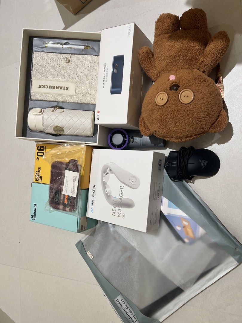 Bundle bundle (Category: Gift Baskets & Hampers) located in Singapore. Submitted by donnod (Listing ID 1449028532, Image 2). Description: Everything u see you get. Mostly brand new. Got razer mouse, got Starbucks exclusive gift, got Porter wallet, ultrasonic cleaner, Tokyo exclusive popcorn holder. .