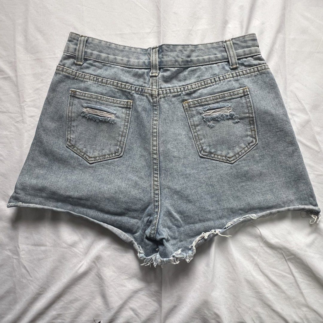 Bundle Denim Shorts Size 28 (Category: Shorts) located in Pasay City. Submitted by annedeclutter (Listing ID 1448930912, Image 3). Description: 4pcs Bundle Size: 28 RFS: Declutter 📍Pasay City 🛵Lalamove and Orange CO.