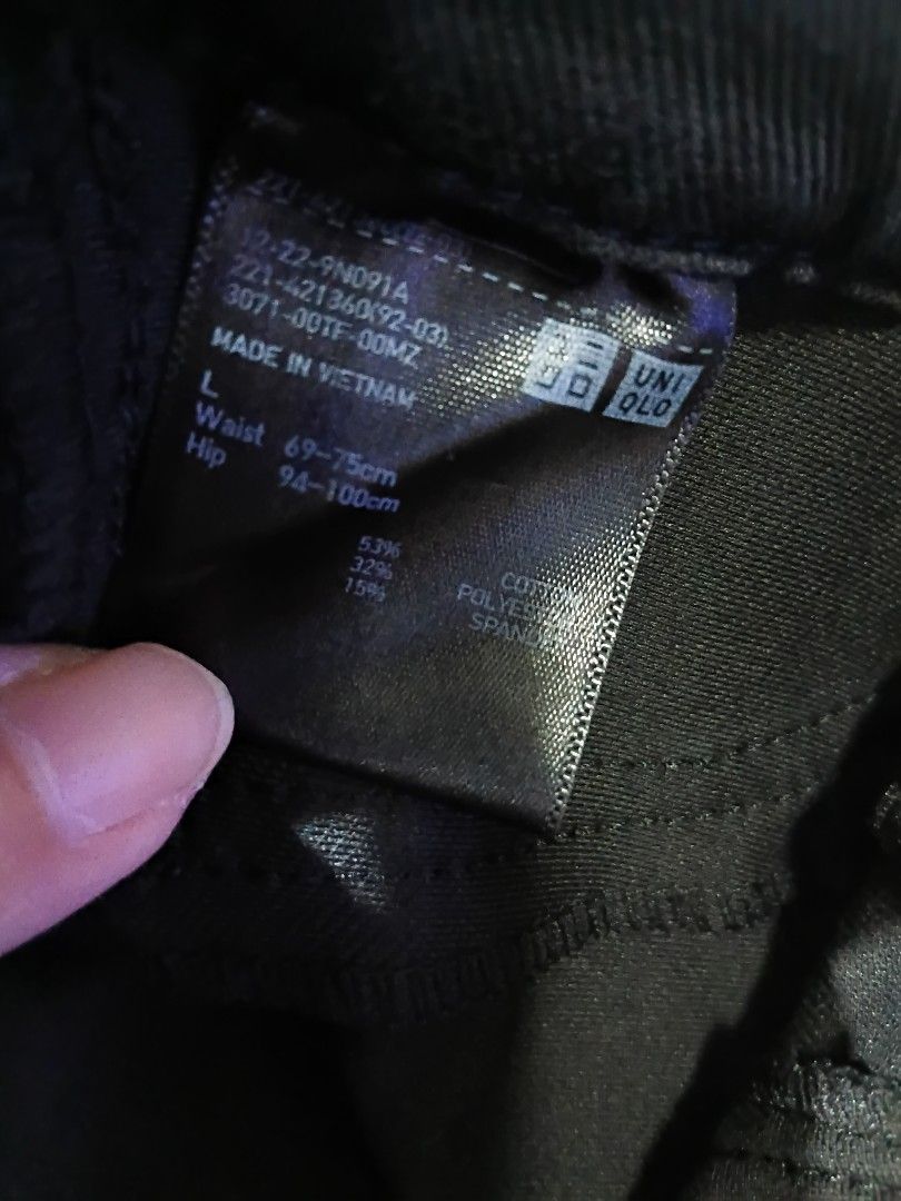 Bundle Uniqlo Pants - Black & Olive Green - Size L (Category: Other Bottoms) located in Manila. Submitted by ramcyanthony (Listing ID 1449063757, Image 2). Description: - Two pairs of Uniqlo pants included (Black and Olive Green). - waist 28-32in length 32.5in - bundle of 2 for 450 (290 each) - Size: Large (L) for both pairs. - Comfortable fabric blend: Cotton, Polyester, and Spandex for flexibility. - Black pants made in Vietnam. - Olive Green p