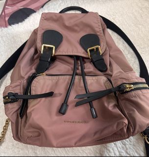(Category: ) located in . Submitted by closetvibesbyg (Listing ID 1448906564, Image 1). Description: .