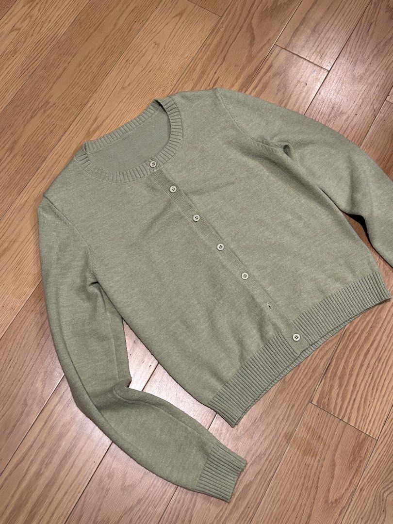 Button-Up Knit Cardigan (Category: Coats, Jackets and Outerwear) located in Pasig City. Submitted by gdeclutterwithme (Listing ID 1449053674, Image 2). Description: - Button up knit cardigan - Cotton - 15.7 x 21.26 dm for more deets!.