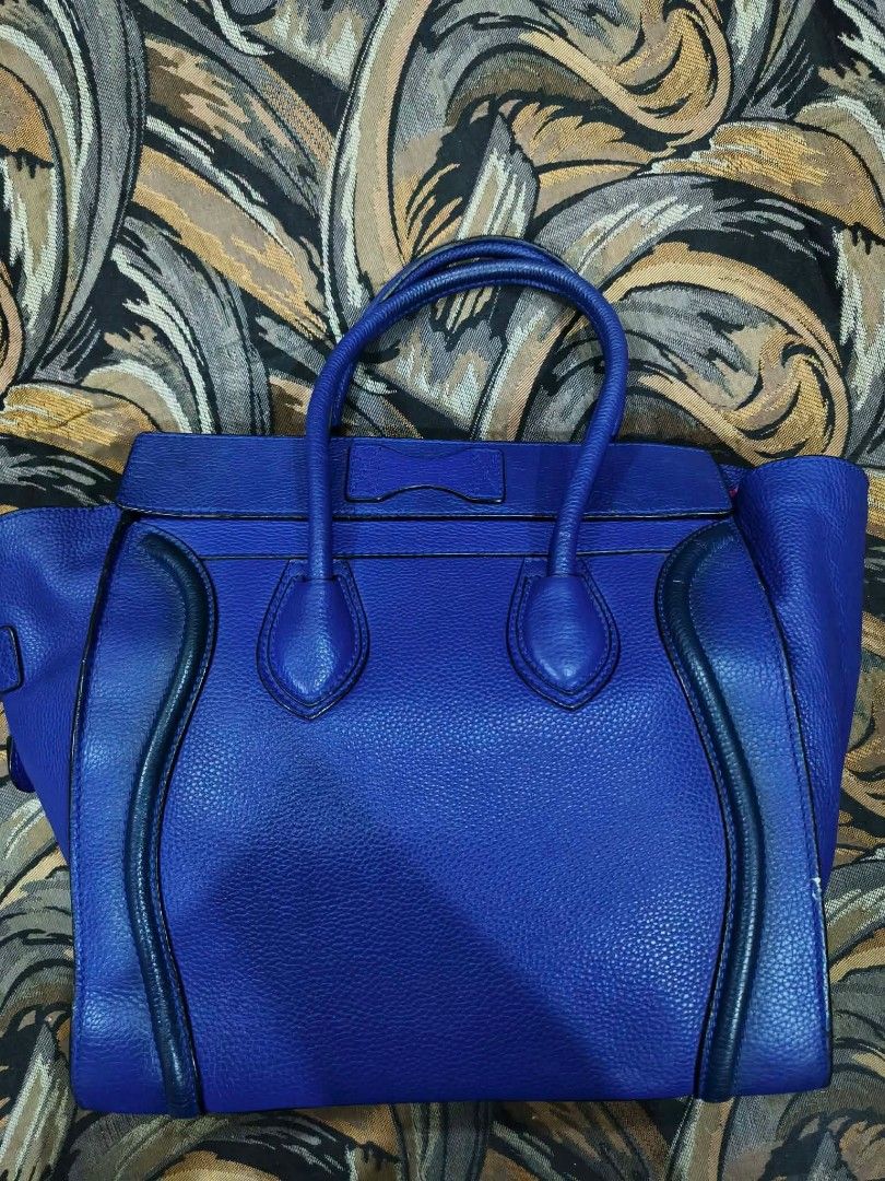 CELINE (Category: Luxury Bags & Wallets) located in Manila. Submitted by clintstone07 (Listing ID 1449050728, Image 3). Description: FOR SALE ❗❗ CELINE LUGGAGE MINI MICRO TOTE 🛍️ 📍 Located GENERAL SANTOS 🙌 💙 STANDOUT FEATURE: Stunning electric blue pebbled leather – bold, eye‑catching, and iconic! Plus an adorable bonus co‑star 😻 PRICE 💸 . DIRECT TO PURCHASE 📥.