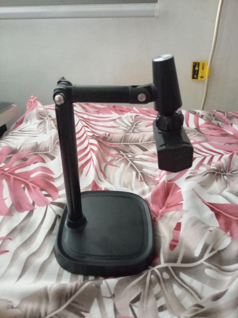 Cellphone holder (Category: Mounts & Holders) located in Mabalacat. Submitted by twilight_radar (Listing ID 1448974871, Image 2). Description: used once for content. good for filming pov. Og price is 350.