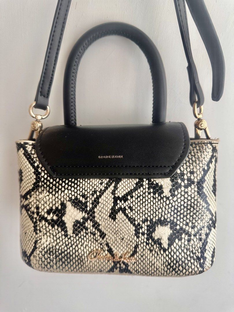 Charles&Keith bag （Fixed price） （分類：多用途袋）位於 Hong Kong。 由 KaryCheung 提交（商品編號 1448946060，圖片 2）。簡介： Meet up at Sham Shui Po or SF。