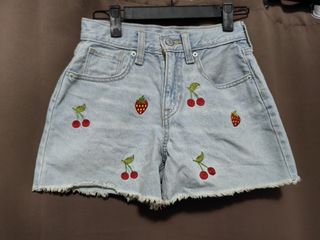 (Category: ) located in . Submitted by aemcloset (Listing ID 1449080808, Image 1). Description: .