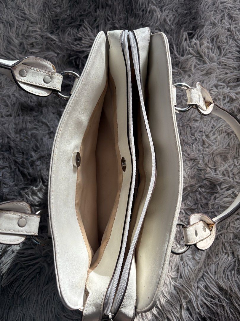 Classic white Capacci bag (Category: Shoulder Bags) located in Davao. Submitted by sweetlex (Listing ID 1449055715, Image 3). Description: Selling my preloved Capacci shoulder bag in white. It has a smooth structured design, silver stud details, multiple compartments, and a beige Capacci logo lining. Condition: • Normal signs of use • Very Y2k style Please check all photos for the actual condition. 📍 Sandawa, Davao City.