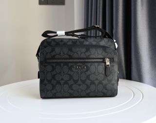 (Category: ) located in . Submitted by watchandbag (Listing ID 1448925565, Image 1). Description: .